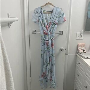 💙 Floral Blue Wrap Dress • Elegant • Flattering Silhouette • Like New 🌸✨ Booyaa!